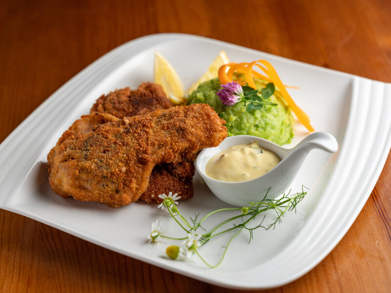 Carp schnitzel with lemon