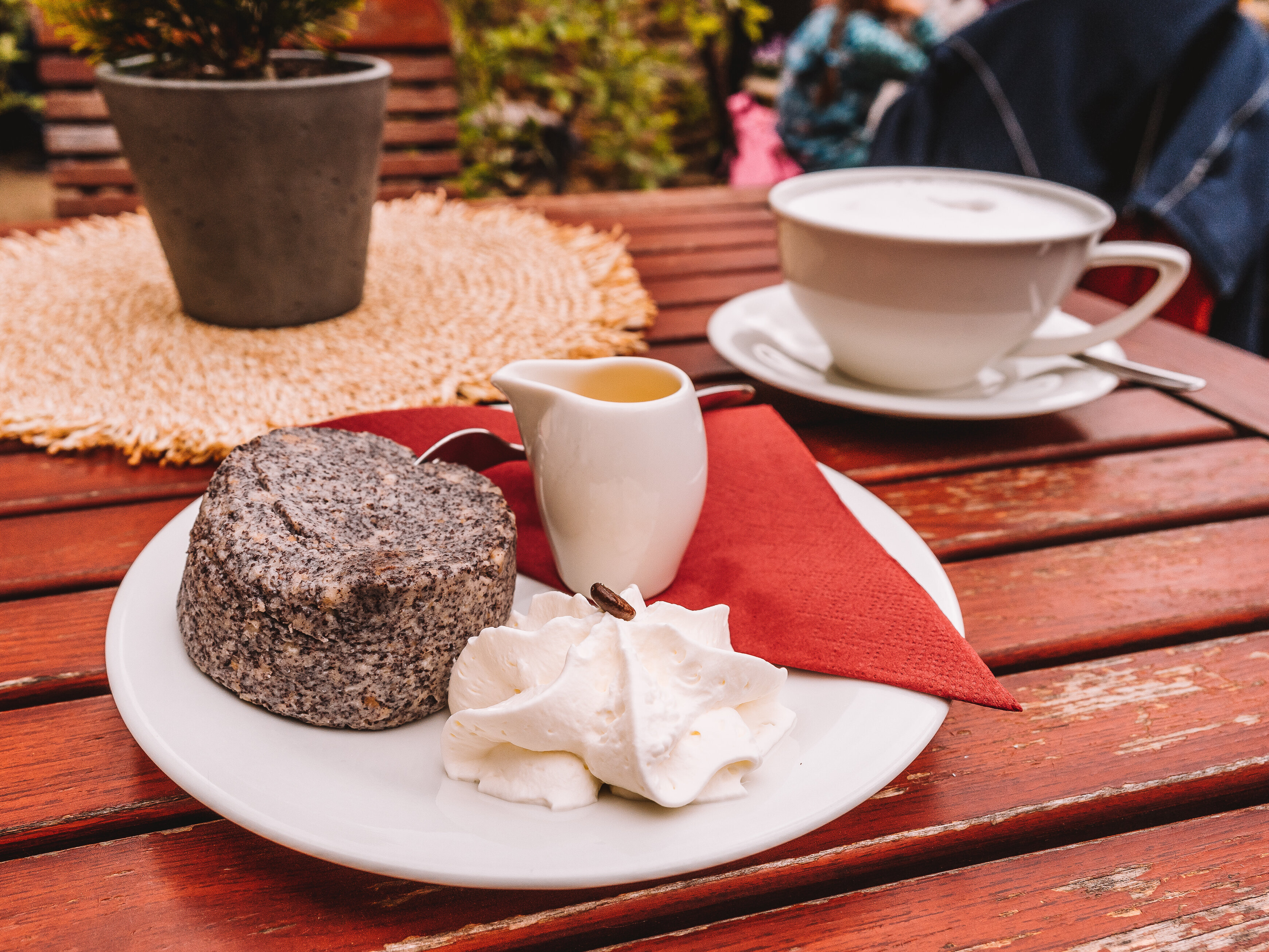 Abbildung Mohnpiele im Cafehaus Lucullus